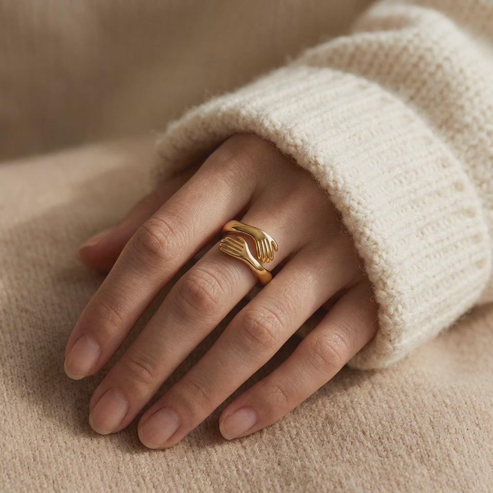 Hug Gold Ring