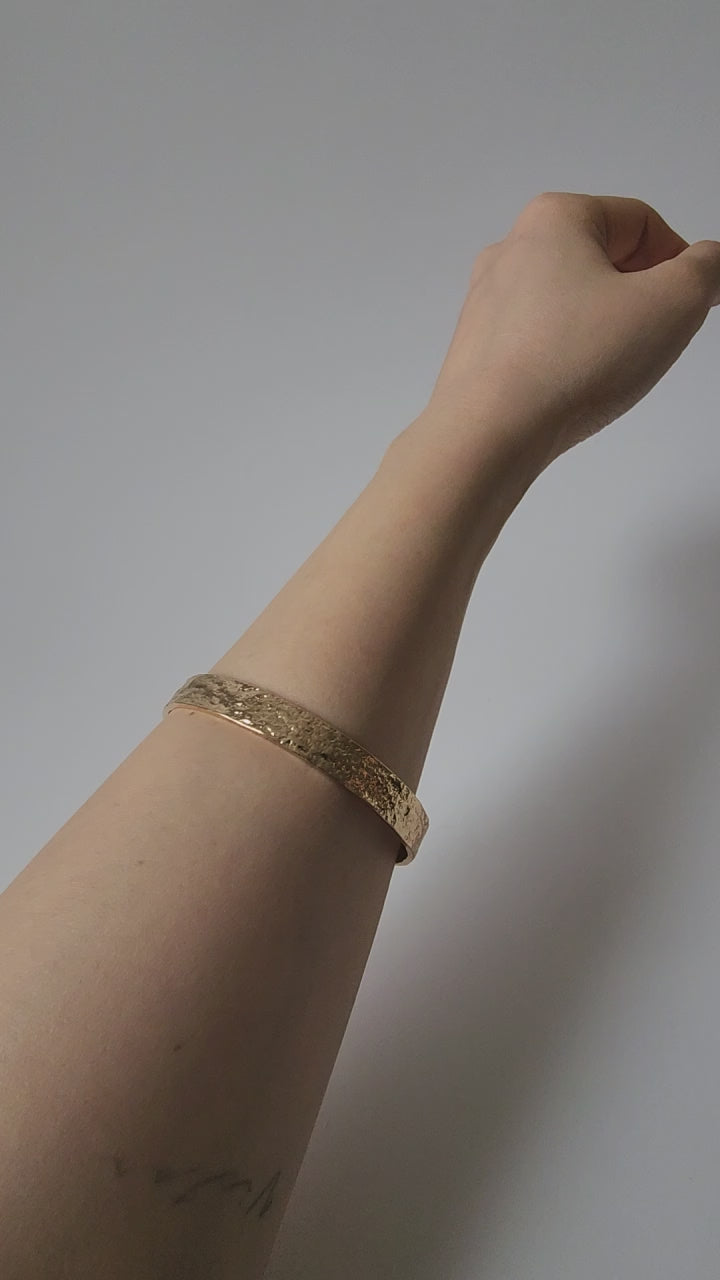 18K Gold Retro 90s Organic Bangle Bracelet Dainty Minimalist Womens Jewelry