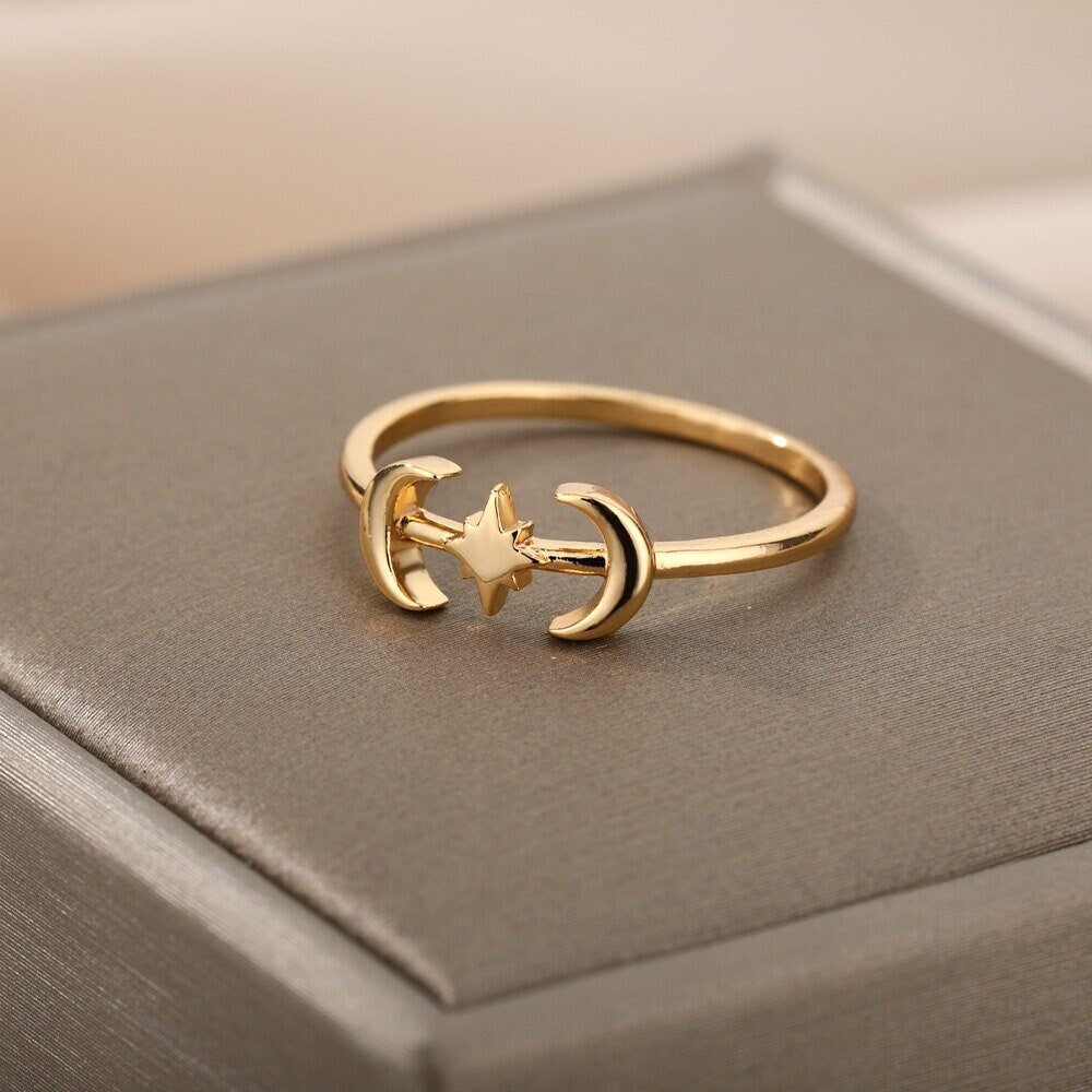 Dainty Moon Ring, 18K Gold Moon Ring, Moon Goddess Ring, Moon Fashion Ring for Women, Gift for Her