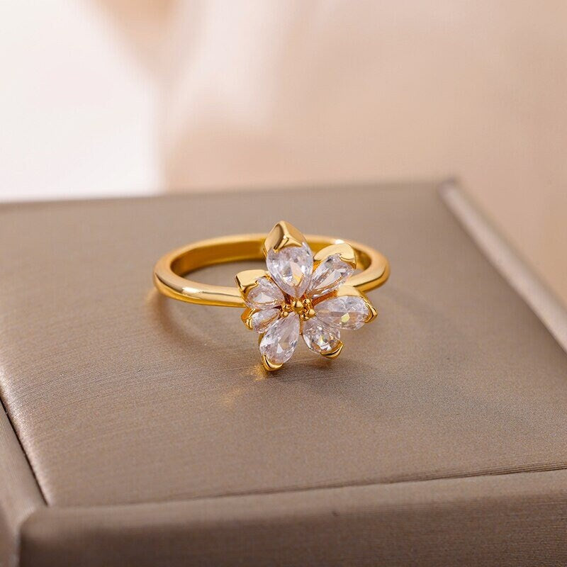 Dainty Flower Ring, Crystal Flower Ring, 18K Gold Flower Ring, Flower Fashion Ring for Women, Gift for Her