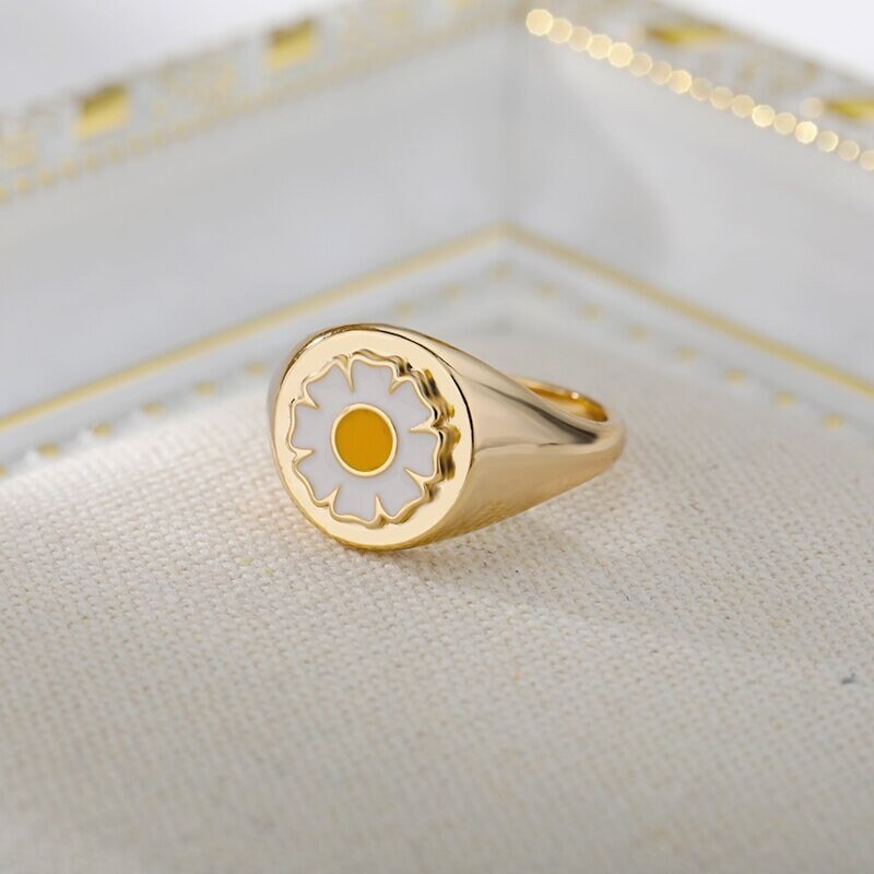 Cute Daisy Ring, Cute Flower Ring, Daisy Signet Ring, 18K Gold Daisy Ring, Korean Fashion Ring for Women, Gift for Her