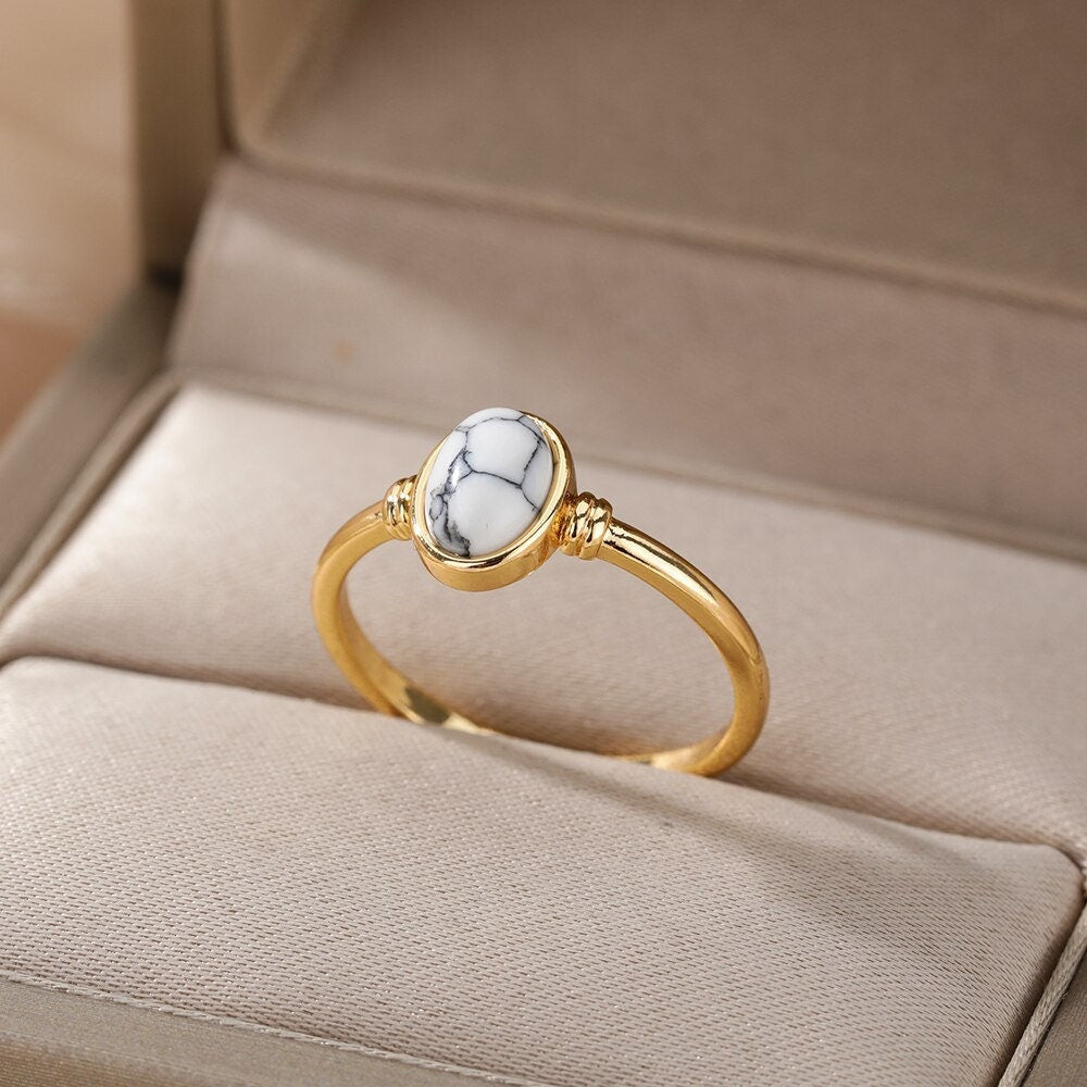 Dainty Moonstone Ring, 18K Gold Moonstone Ring, Oval Moonstone Ring, Moonstone Fashion Ring for Women, Gift for Her