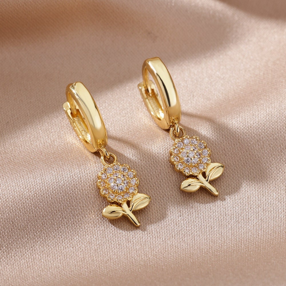 Sunflower Drop Earrings, 18K Gold Sunflower Earrings, Delicate Flower Earrings, Fashion Earrings for Women, Gift for Her