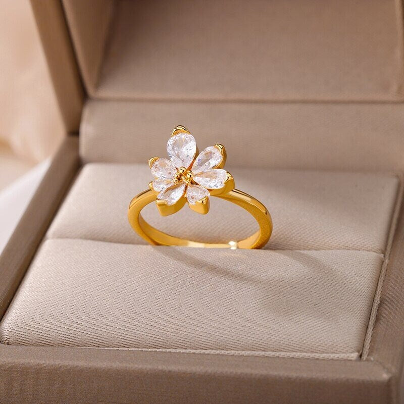 Dainty Flower Ring, Crystal Flower Ring, 18K Gold Flower Ring, Flower Fashion Ring for Women, Gift for Her