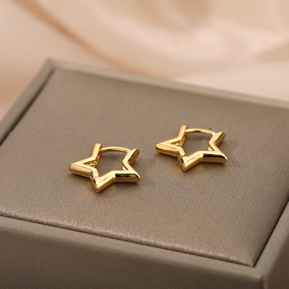 Punk Star Hoop Earrings, 18K Gold Star Earrings, Cute Star Earrings, Punk Fashion for Women, Gift for Her