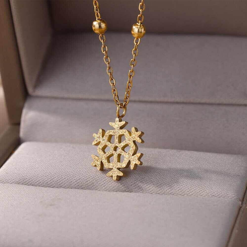 Boho Snowflake Snow Charm Cute Pendant, 18K Gold Layered Yogi Necklace, Dainty Minimalist Jewelry, Delicate Handmade for Women, Gift for Her