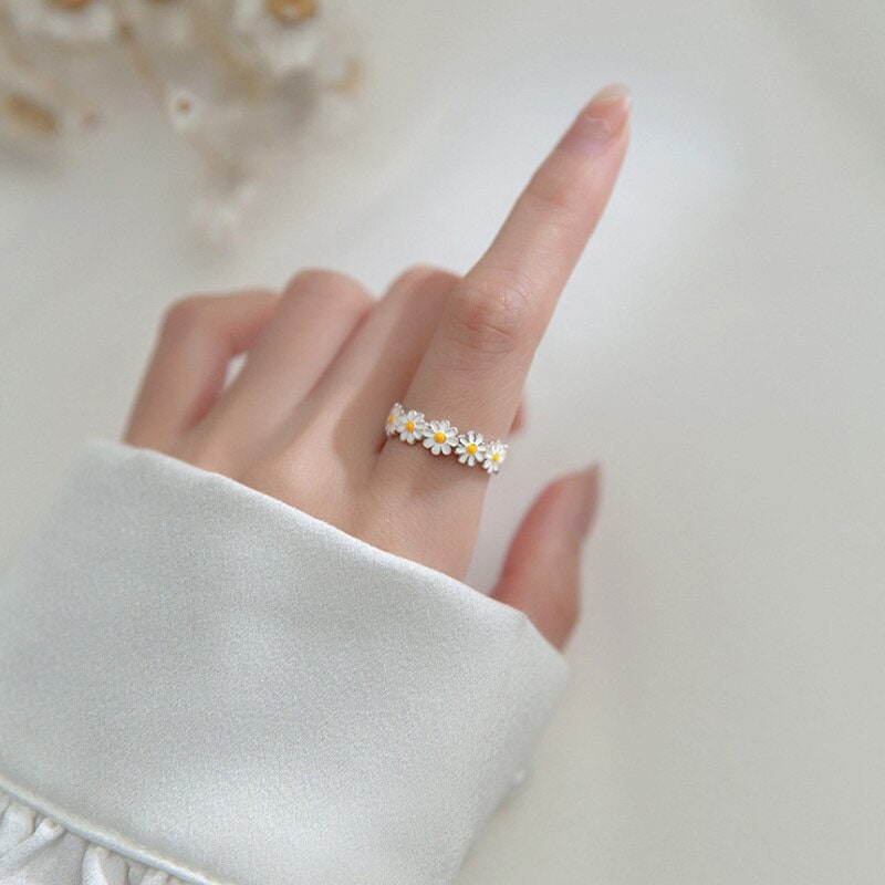 Punk Cute Daisy, 18K Gold Ring, Dainty Minimalist Accessories, Delicate Handmade Jewelry for Women, Gift for Her