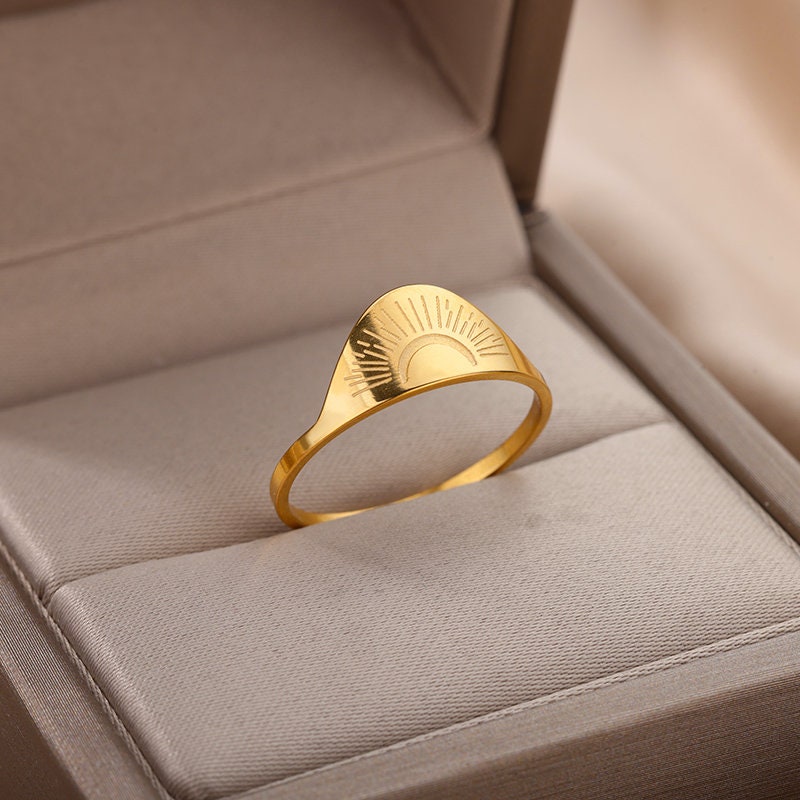 Gold Sunrise Ring, Dainty Engraved Sun Ring, 18K Gold Stackable Ring, Dainty Minimalist Jewelry, Delicate Handmade for Women, Gift for Her