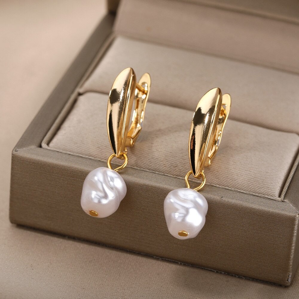 Boho Pearl Hoop Earrings, Gold Pearl Earrings, 18K Gold Earrings, Baroque Pearl Dangle Drop Earrings for Women, Gift for Her