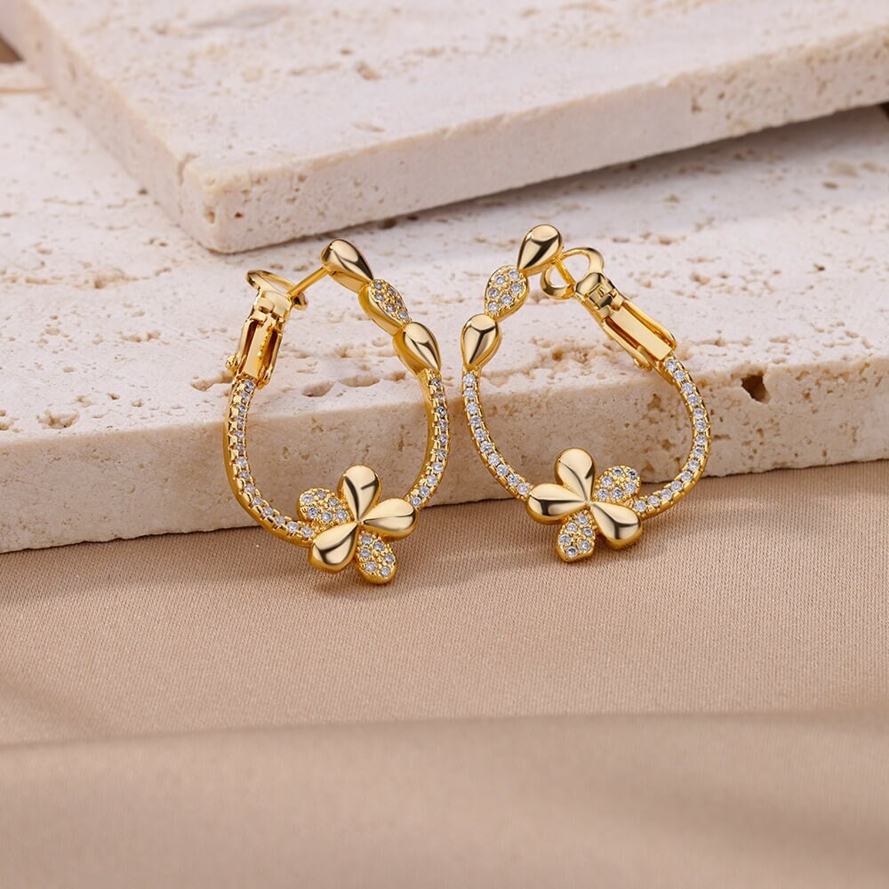 Boho Dainty Flower Hoop Earrings, Gold Daisy Hoop Earrings, 18K Gold Flower Earrings, Minimalist Cubic Zirconia Cute Earrings for Women