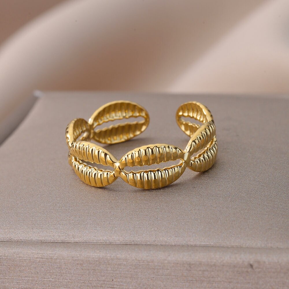Dainty Clam Shell Ring, Gold Shell Ring, 18K Gold Shell Ring, Punk Minimalist Shell Ring for Women, Gift for Her