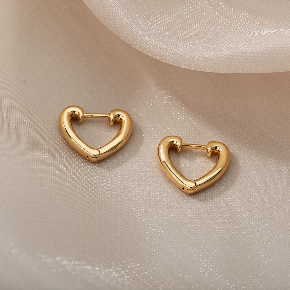 Dainty Heart Hoop Earrings, Gold Heart Earrings, 18K Gold Heart Hoops, Minimalist Boho Heart Hoops for Women, Gift for Her