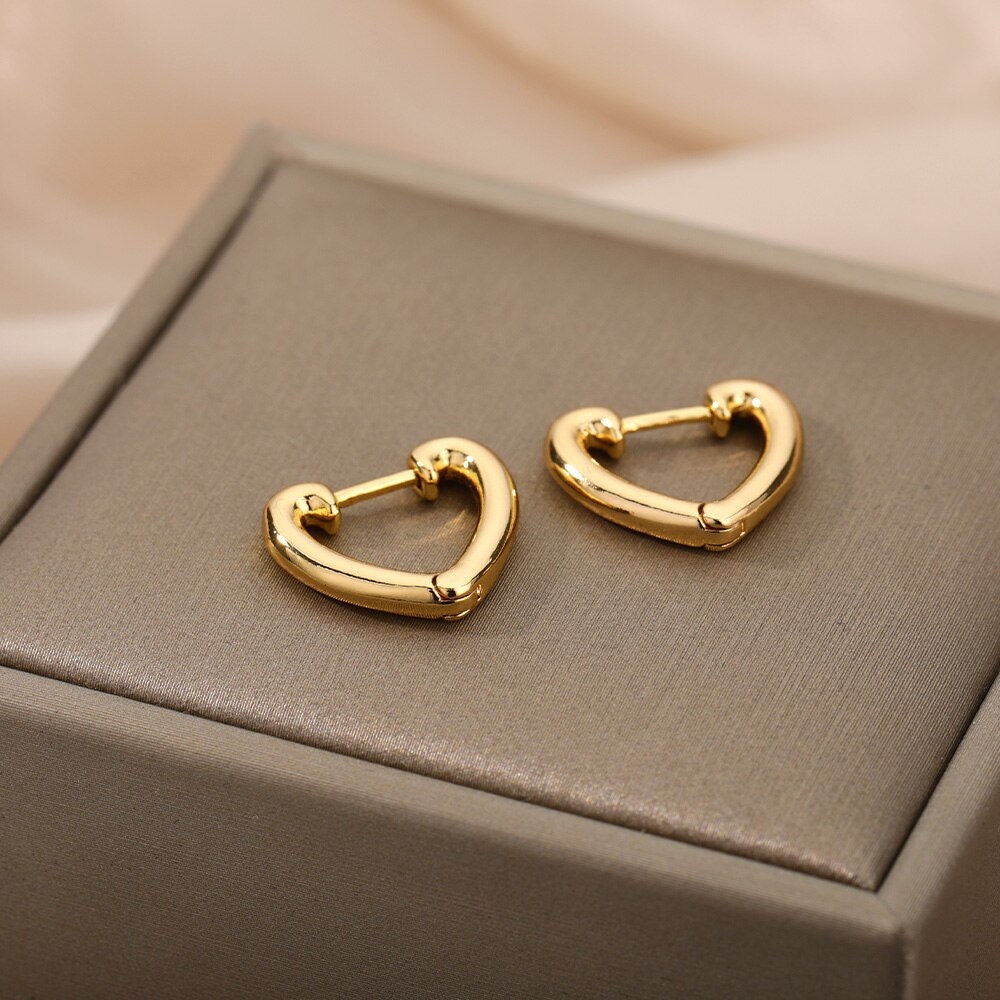 Dainty Heart Hoop Earrings, Gold Heart Earrings, 18K Gold Heart Hoops, Minimalist Boho Heart Hoops for Women, Gift for Her