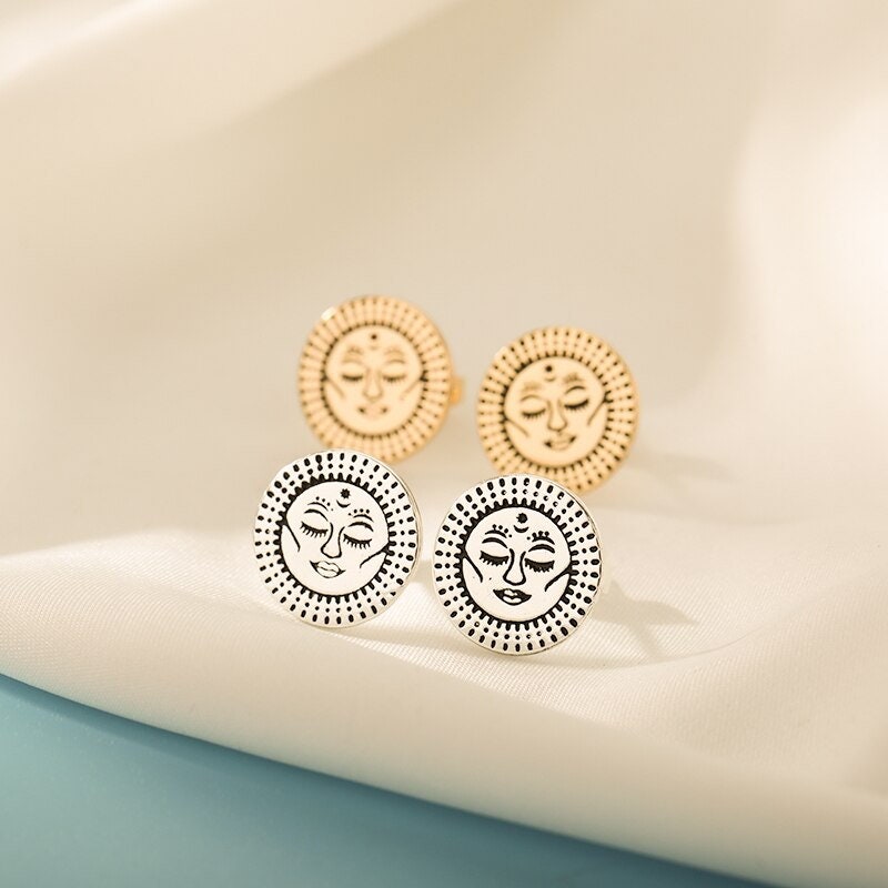Gothic Tarot Face Stud Earrings, Gold Punk Face Earrings, 18K Gold Circle Studs, Punk Dainty Boho Gothic Jewelry for Women, Gift for Her