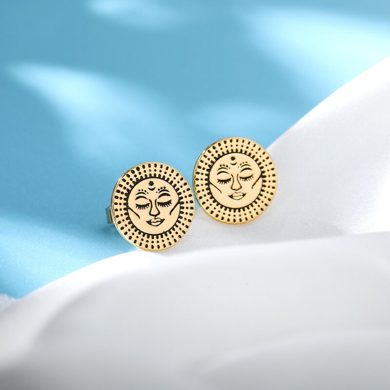 Gothic Tarot Face Stud Earrings, Gold Punk Face Earrings, 18K Gold Circle Studs, Punk Dainty Boho Gothic Jewelry for Women, Gift for Her