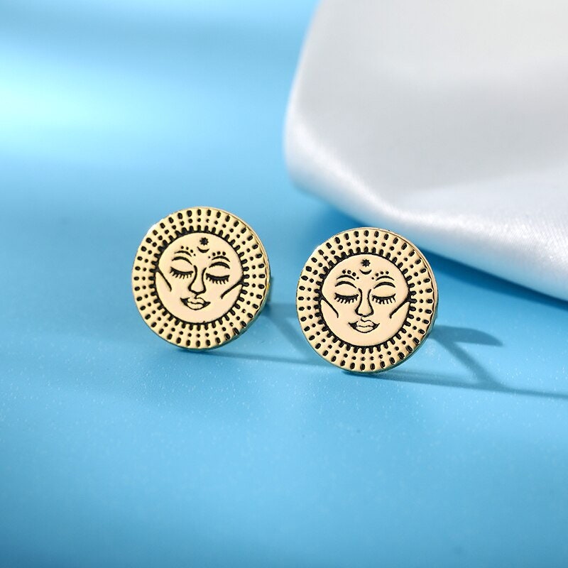 Gothic Tarot Face Stud Earrings, Gold Punk Face Earrings, 18K Gold Circle Studs, Punk Dainty Boho Gothic Jewelry for Women, Gift for Her