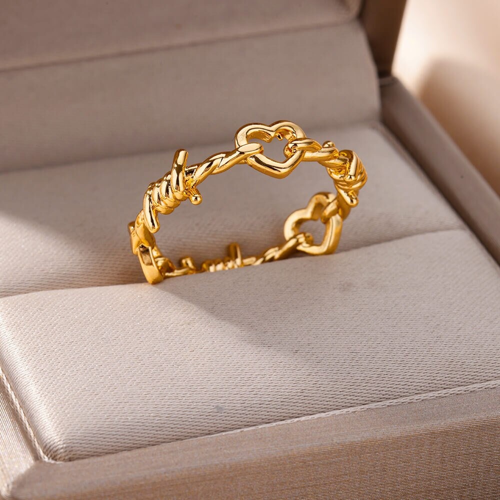 Punk Thorns Heart Ring, Gold Spiked Heart Ring, 18K Gold Barbed Wires, Gothic Spike Love Dainty Minimalist Ring for Women, Gift for Her