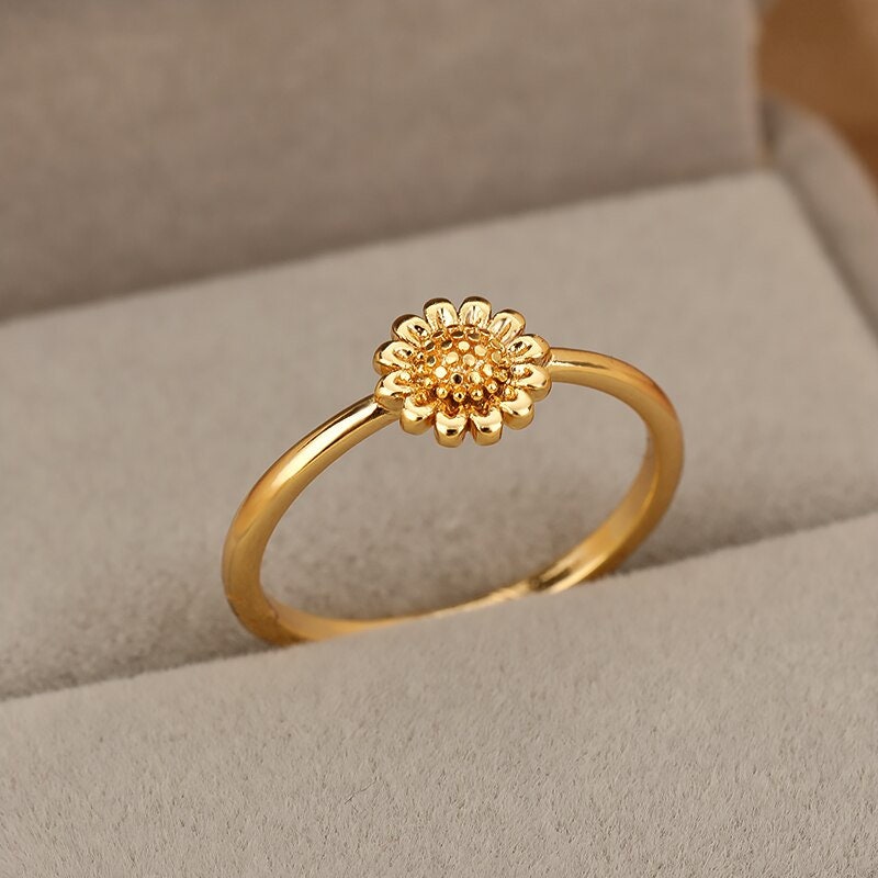 Boho Sunflower Ring, Gold Sunflower Ring, 18K Gold Daisy Flower Ring, Dainty Minimalist Floral Ring for Women, Gift for Her