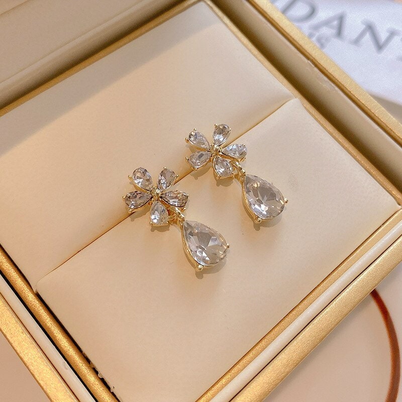 Punk Crystal Flower Drop Earrings, 18K Gold Crystal Cubic Zirconia Flower Dangle Earrings, Dainty Minimalist for Women, Gift for Her